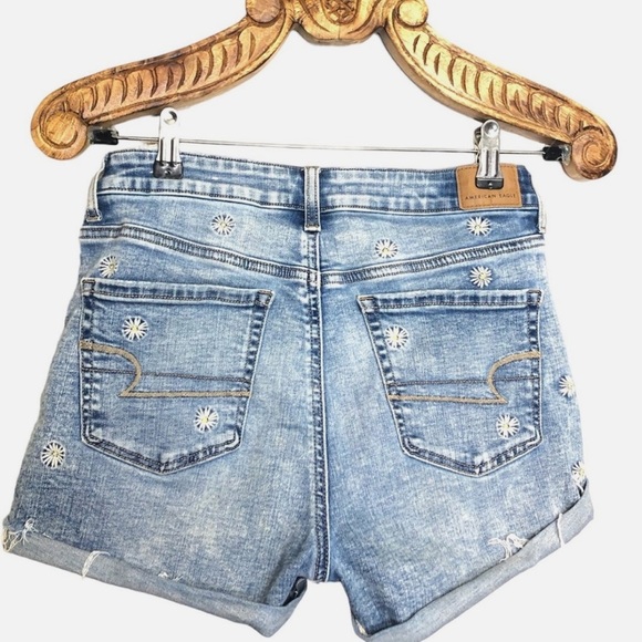 American Eagle Hi-Rise Shortie Jean Shorts with 
Floral Daisy Embroidery Size 8 - Picture 2 of 7